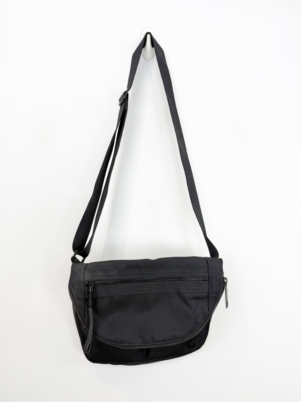 Lululemon Festival Bag II Black - Picture 2 of 6